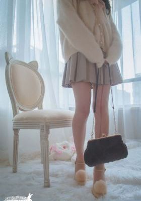 云想衣裳花想容春风拂槛露华浓