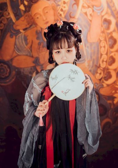 宋小宝回应和举重选手撞脸