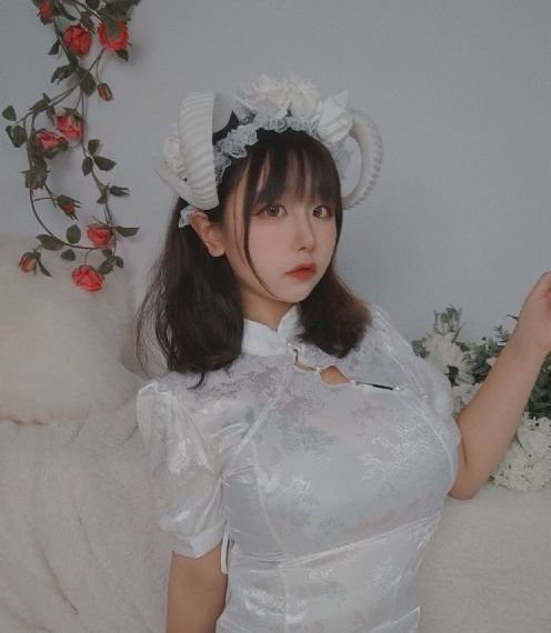 美女恶搞