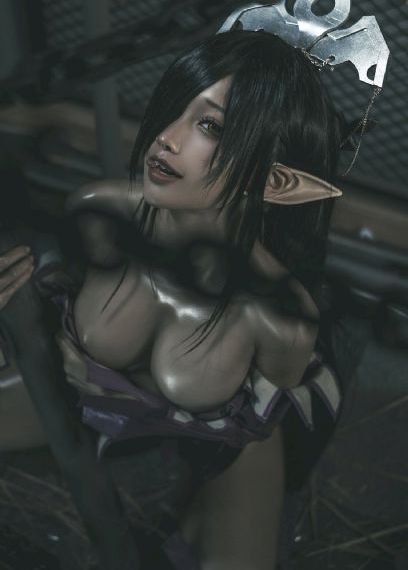 《眼镜女神》