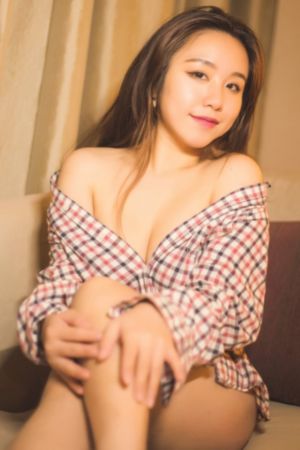 粗大挺进朋友的未婚妻
