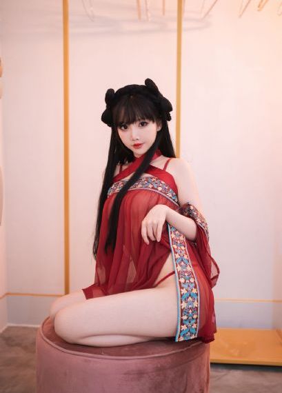 三个男人换着躁我一个视频