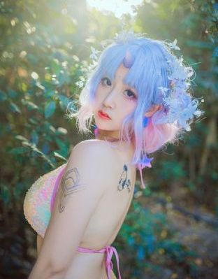 《漂亮的女邻居》在线