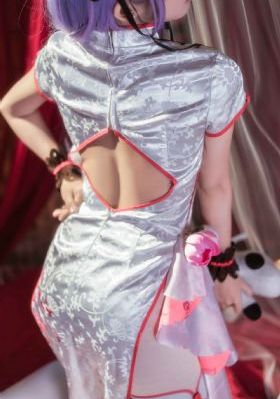 两男吮着她的花蒂尿在线观看
